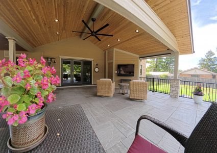 Covered Porch In Desplaines, IL